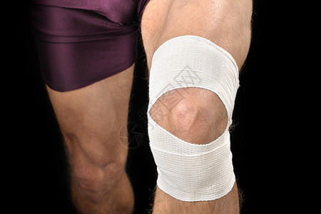 膝盖包装男人白色包高清图片