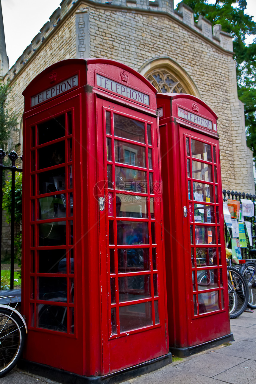 红色电话盒游客城堡沟通通讯皇家电话亭旅行民众电话图片