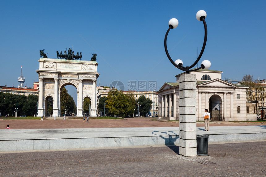意大利伦巴迪米兰Sempione公园和平拱门文化雕像景观纪念馆天空古董地标艺术正方形历史性图片