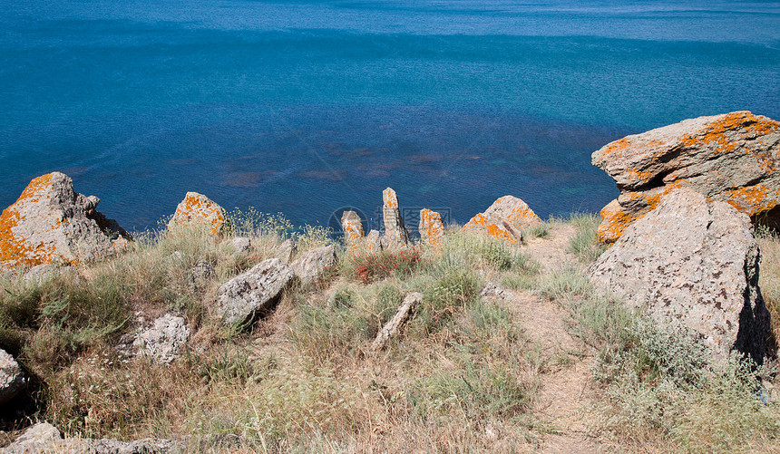 黑海上的岩石图片