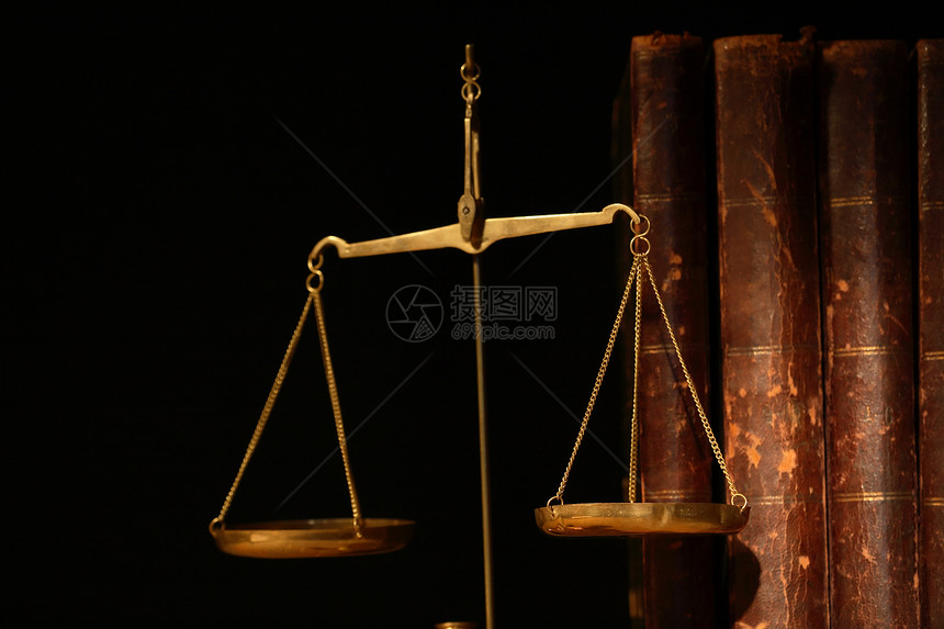 司法规模平衡古董智慧天平阅读正义法律测量图片