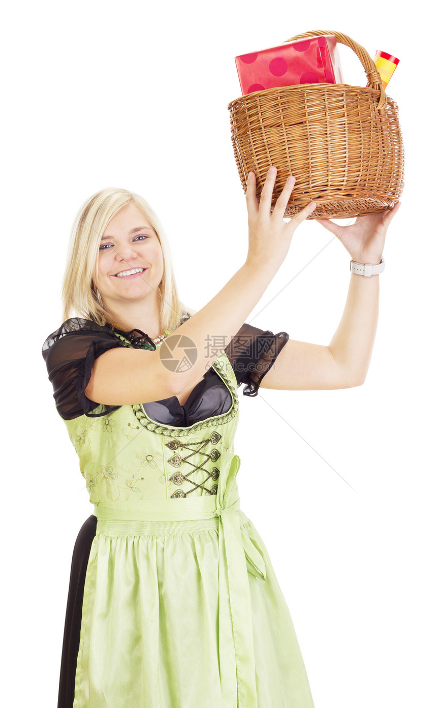 青年妇女携带带礼物的篮子传统购物微笑乐趣民间文化销售量女士农妇工作室图片