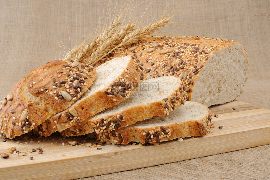 带谷物的全麦面包倾向玉米亚麻麦麸饮食肥胖片糕点面包享受平衡图片