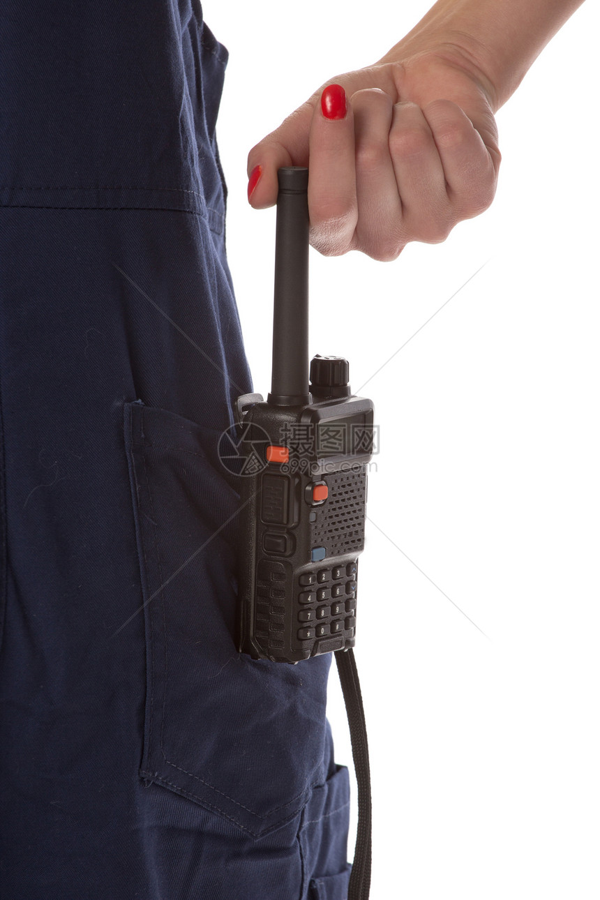 女人手从口袋拿掉CB收音机对讲机水池指甲天线工人女性黄色防护服图片