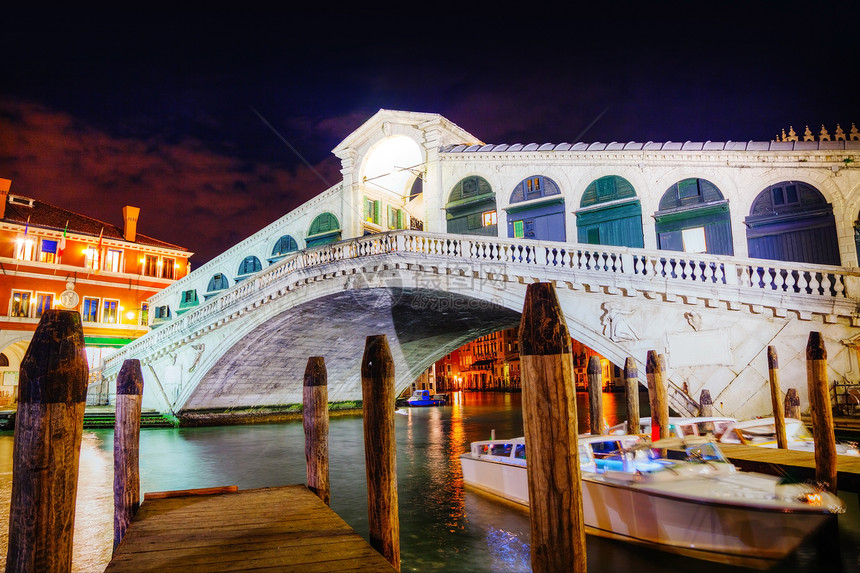 位于意大利威尼斯的Rialto桥血管天空建筑学旅行航海运河图片