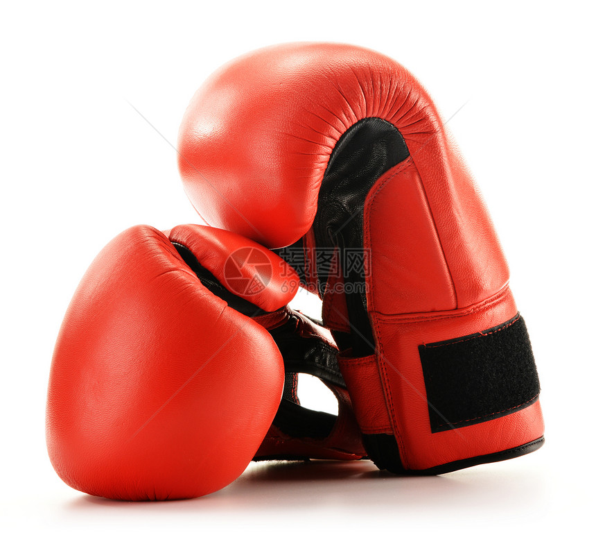 白色上隔离的红皮拳击手套斗争红色皮革力量运动竞赛训练图片