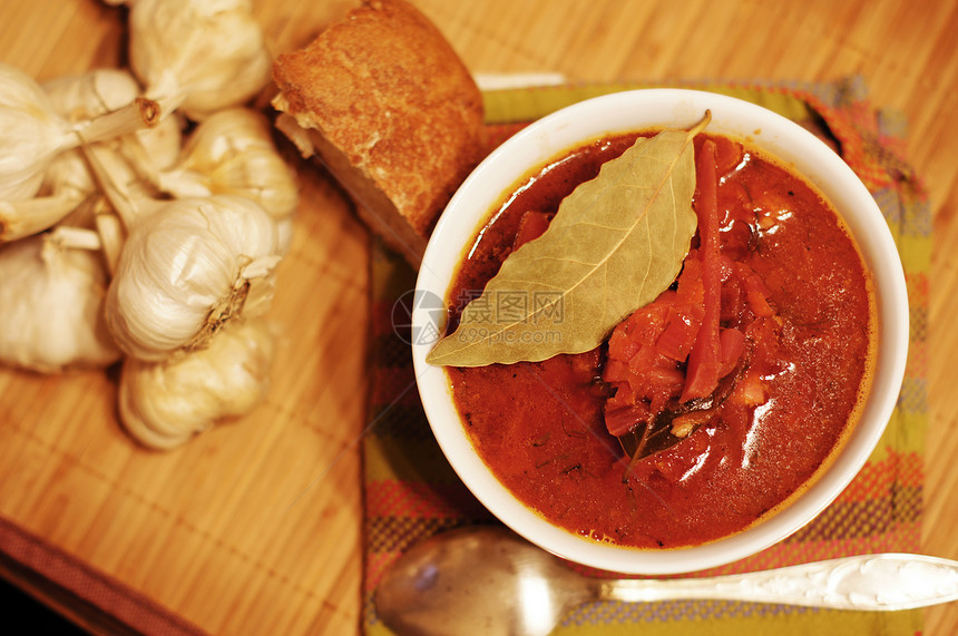 传统乌拉尼红酒和大蒜头土豆食物胡椒餐垫美食毛巾烹饪文化洋葱蔬菜图片