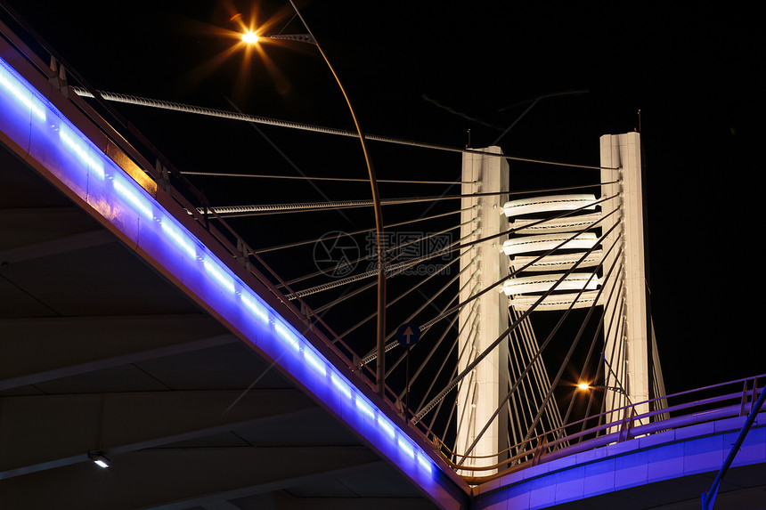 光化巴萨拉布桥结构运输蓝色电缆建筑城市车站橙子建筑学金属图片