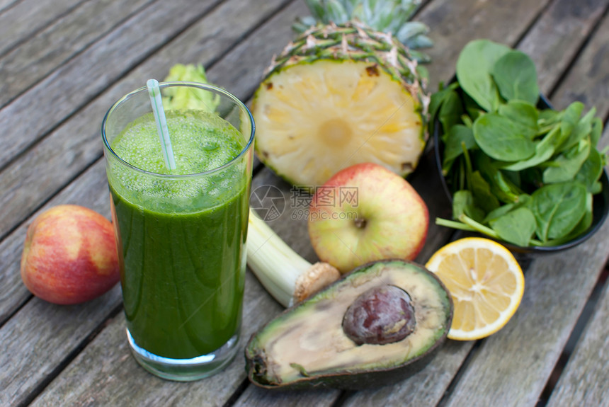 新鲜果汁菠菜木头菠萝叶子橙子排毒素食玻璃柠檬健康饮食图片
