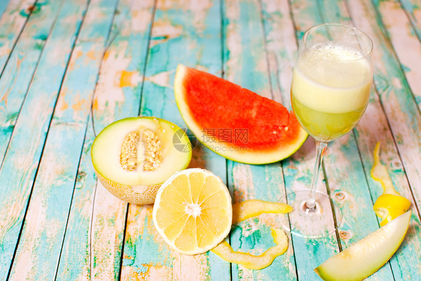 健康果汁薄荷食物养分冰沙黄色蔬菜玻璃木头柚子叶子图片