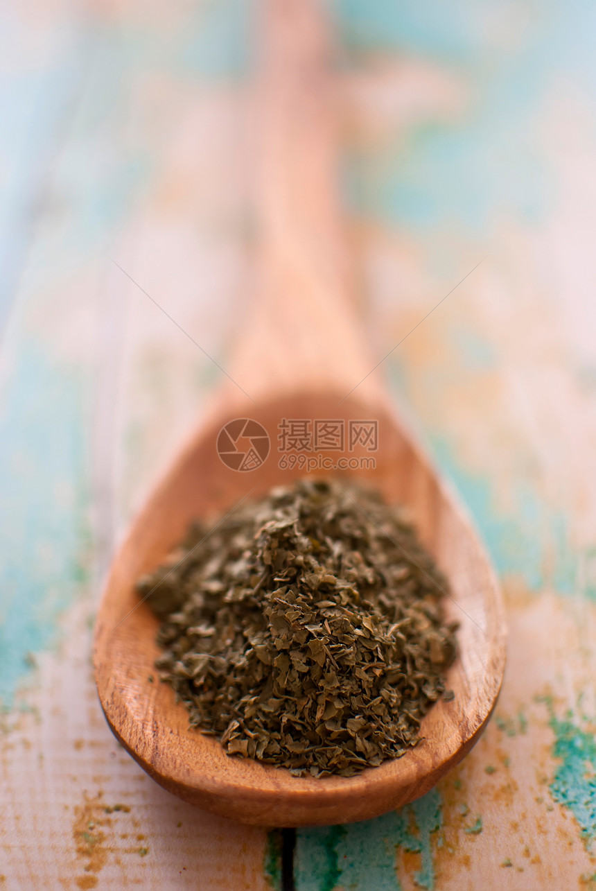 解析草本植物烹饪树叶勺子粉末香料地面木头香气食物图片