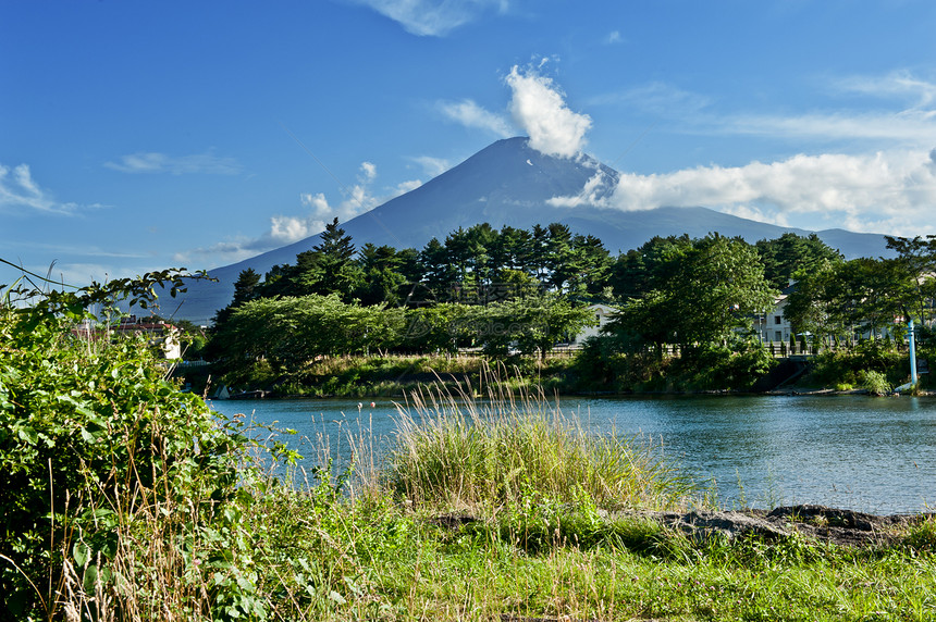 藤藤山假期蓝色绿色旅行白色字法顶峰公园天空风景图片