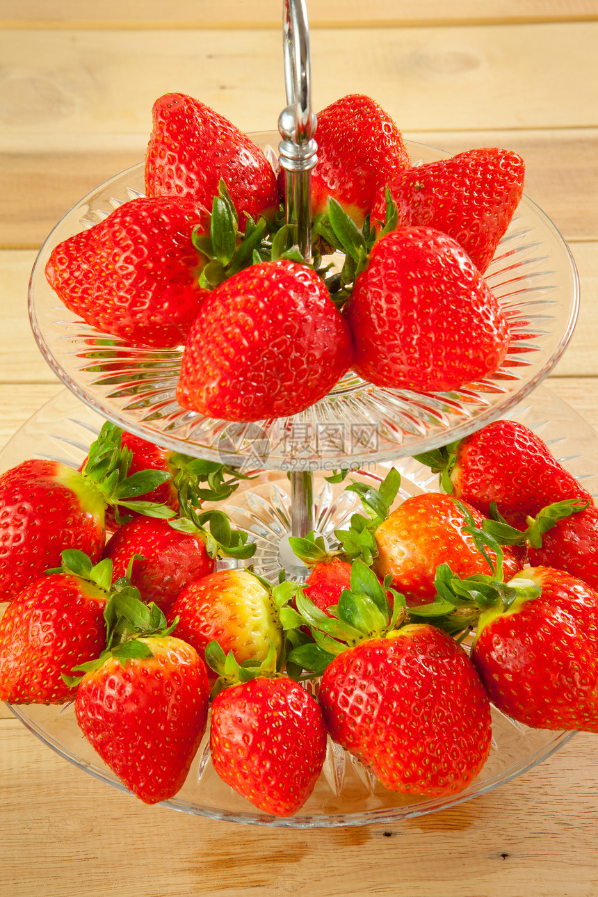 红草莓食物甜点水果饮食叶子篮子团体宏观乡村红色图片