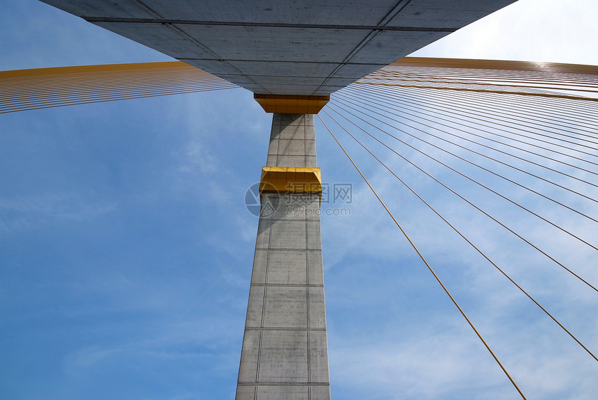 拉马8号巨型龙桥工程建造电缆地标建筑天际构造金属基础设施城市图片