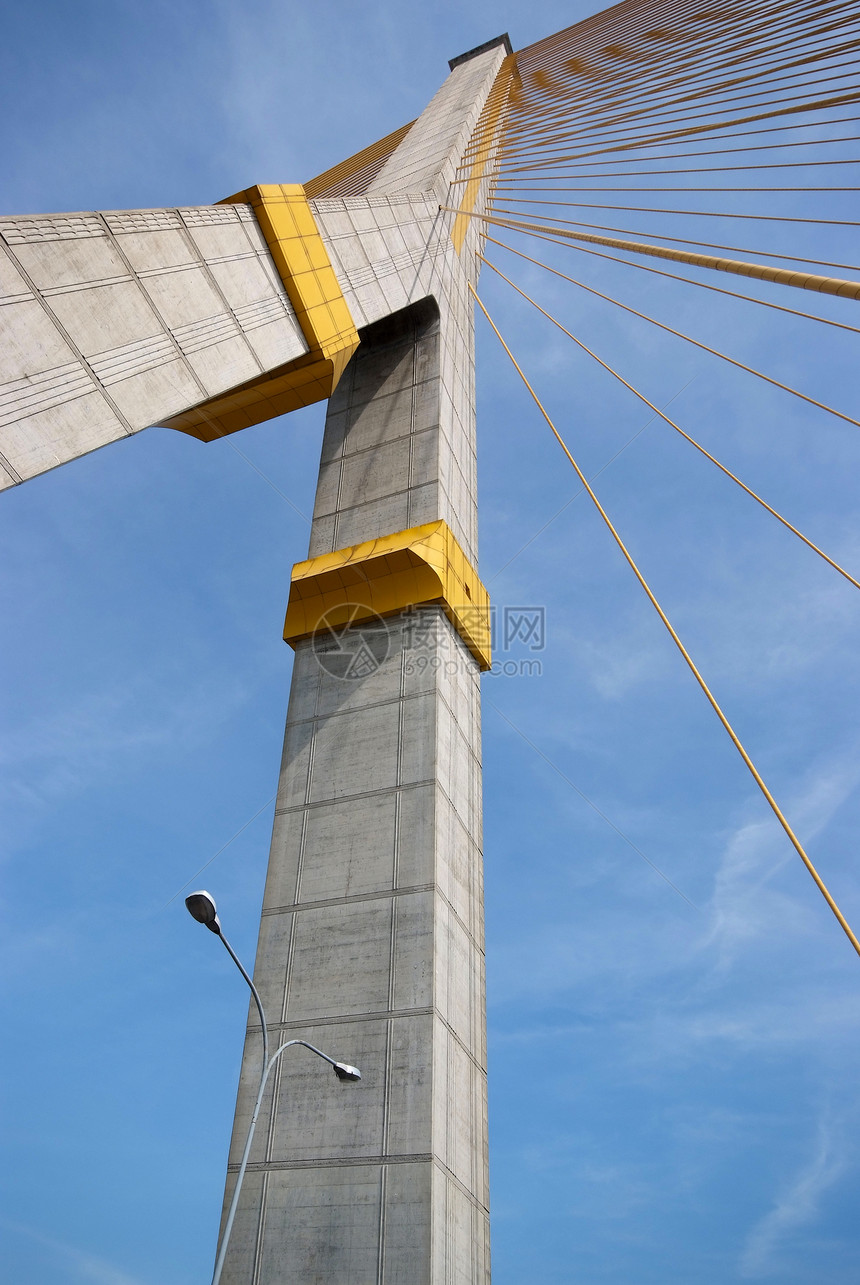 拉马8号巨型龙桥建筑学天际金属基础设施旅行建造城市柱子游客工程图片