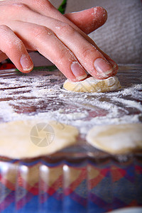拉维奥兰花干酪女士面团糊状滚动面粉螳螂擀面杖女孩食物馅饼背景图片