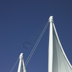 帆船和蓝天空建筑风帆中心三角形天蓝色螺栓帐篷摩天大楼会议桅杆背景