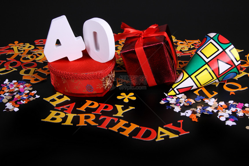 生日快乐卡中年龄以数字表示玫瑰叶子展示问候语幸福周年礼物花束纸屑派对图片