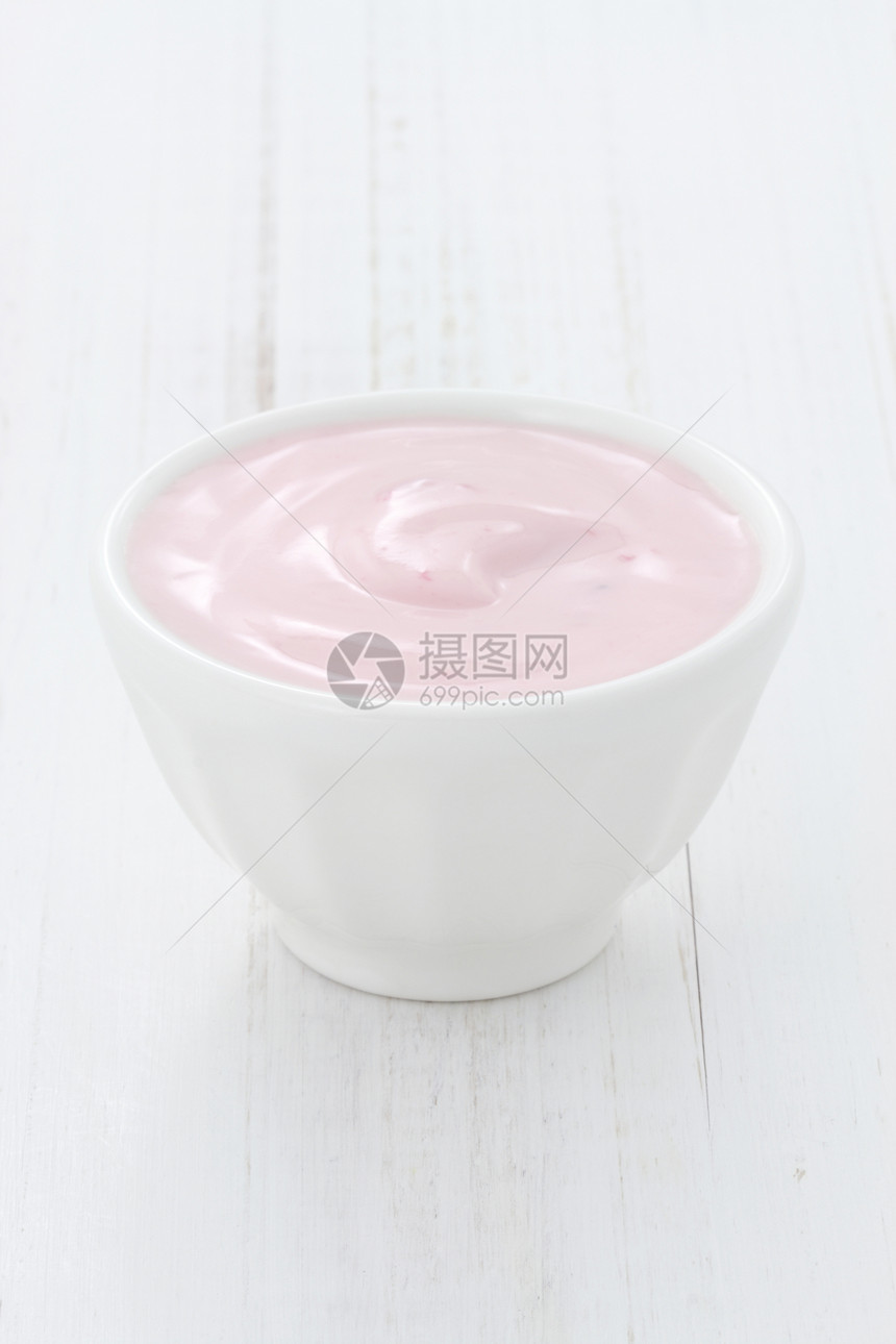 新鲜草莓酸奶冰冻奶制品玻璃杯子冷冻霜冻香草奶昔冰淇淋勺子图片