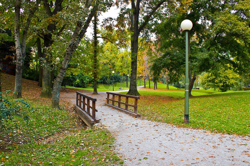 萨格勒布市秋季公园图片
