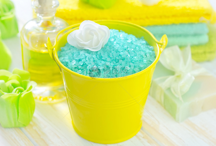 芳香盐和肥皂芳香沙龙卫生奢华疗法美容蓝色浴盐喷壶水疗图片
