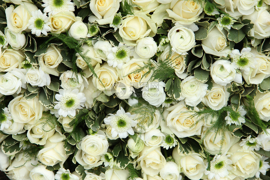 混合白色混合婚礼安排花店中心装饰品绿色植物植物群花瓣新娘桌子花束图片