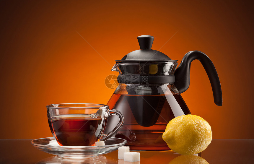 茶杯和茶壶黑色柠檬橙子玻璃桌子仪式盘子棕色草本杯子图片