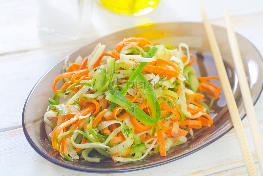 新鲜沙拉课程萝卜营养色拉维生素饮食黄瓜蔬菜小吃盘子图片
