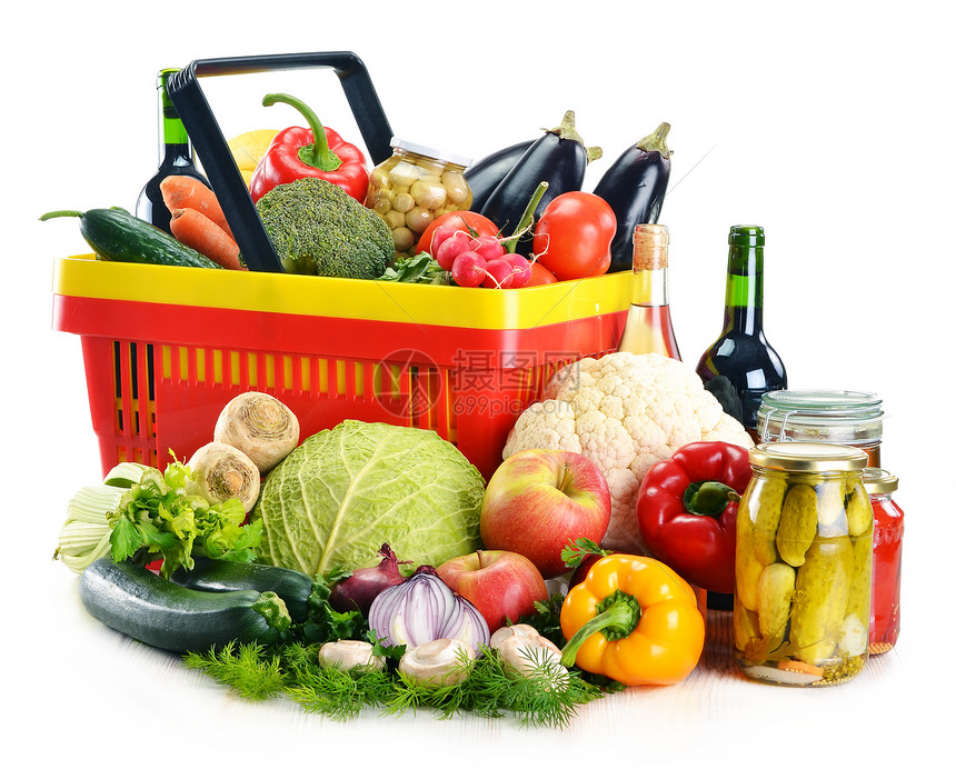 白色孤立的塑料购物篮和杂货店菜花胡椒饮料茄子萝卜蔬菜食物产品瓶子香菜图片