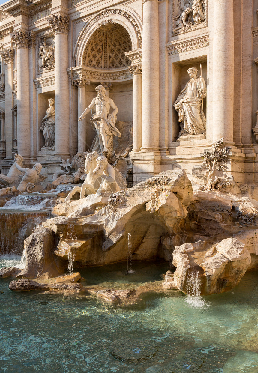 意大利罗马Trevi喷泉详情柱子建筑大理石雕塑雕像水池旅游海王星石头纪念碑图片