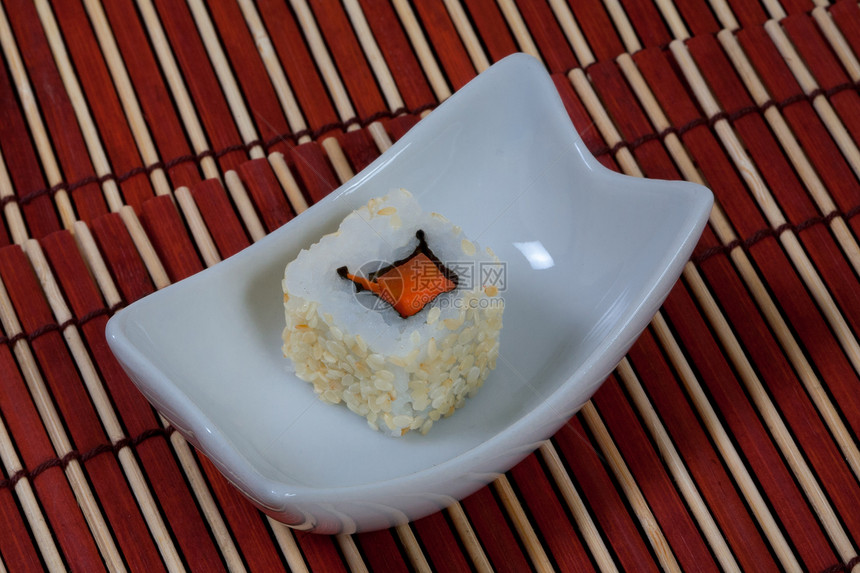 寿司苏斯沃海藻海鲜筷子健康饮食白色美食文化素食食物盘子图片