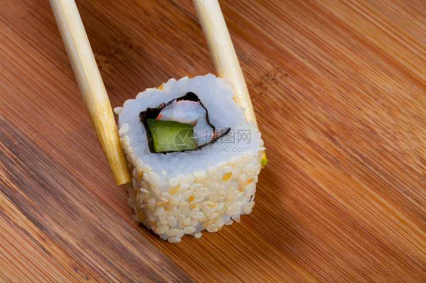 寿司苏斯沃白色盘子海鲜健康饮食美食文化筷子海藻素食食物图片