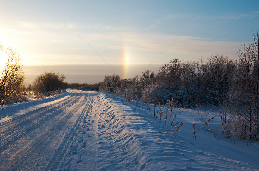 农村道路中的公路彩虹风景场景乡村气候天气天空季节水晶白色图片