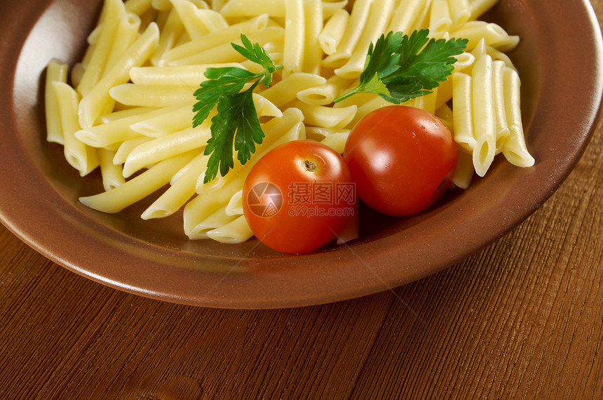美味的通心面照片创造力桌子菜板烹饪美食宏观西红柿木头食物图片