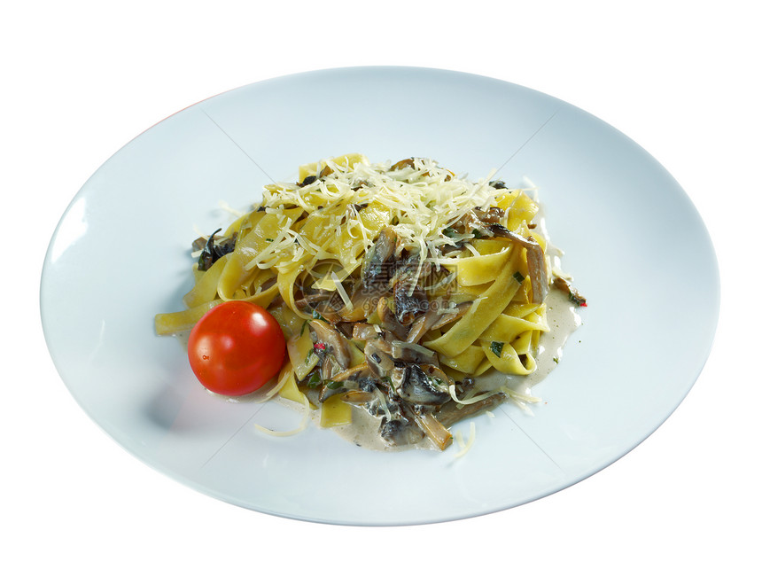加蘑菇酱的意大利面粉美食面条烹饪食谱香菜蔬菜盘子食物家禽用餐图片