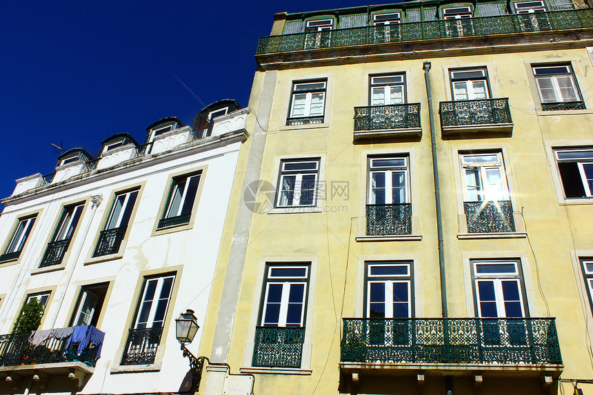 葡萄牙里斯本一栋旧大楼的详情门把手住宅出口入口房子艺术主场建筑城市历史图片