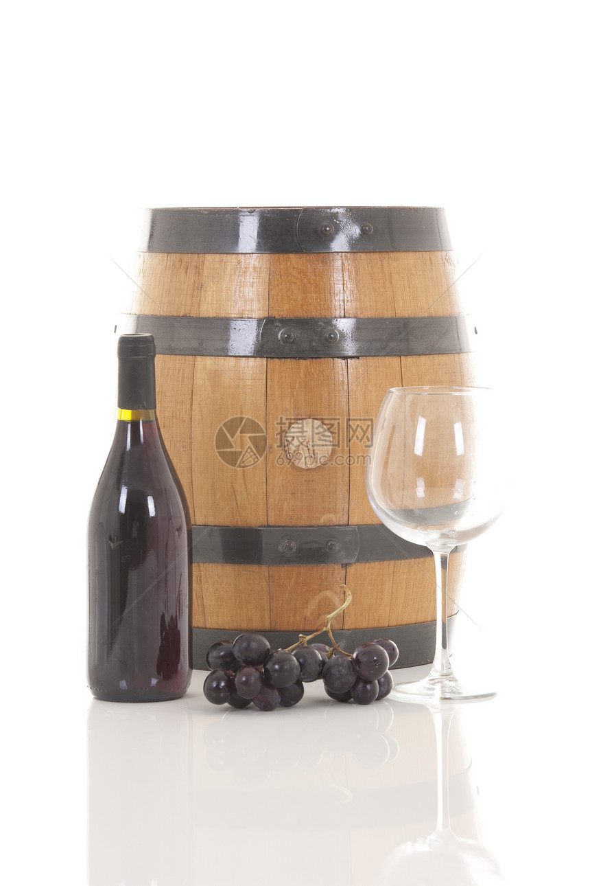 红酒加葡萄和桶子玻璃藤蔓营养瓶子酒精收成红色水果液体图片