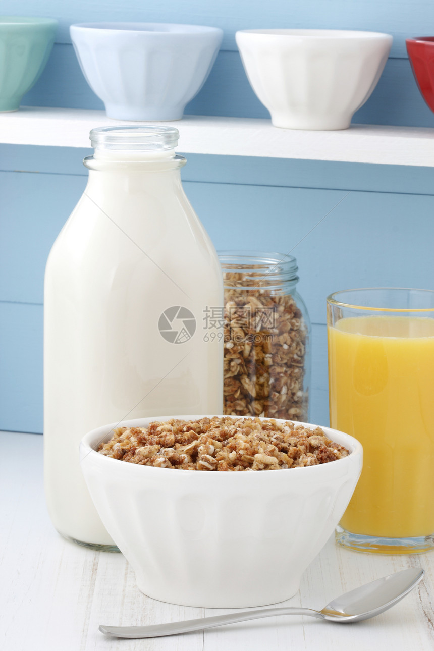 健康 健康的谷物早餐美味粮食燕麦奶油食物橙汁葡萄干纤维玻璃玉米片营养图片