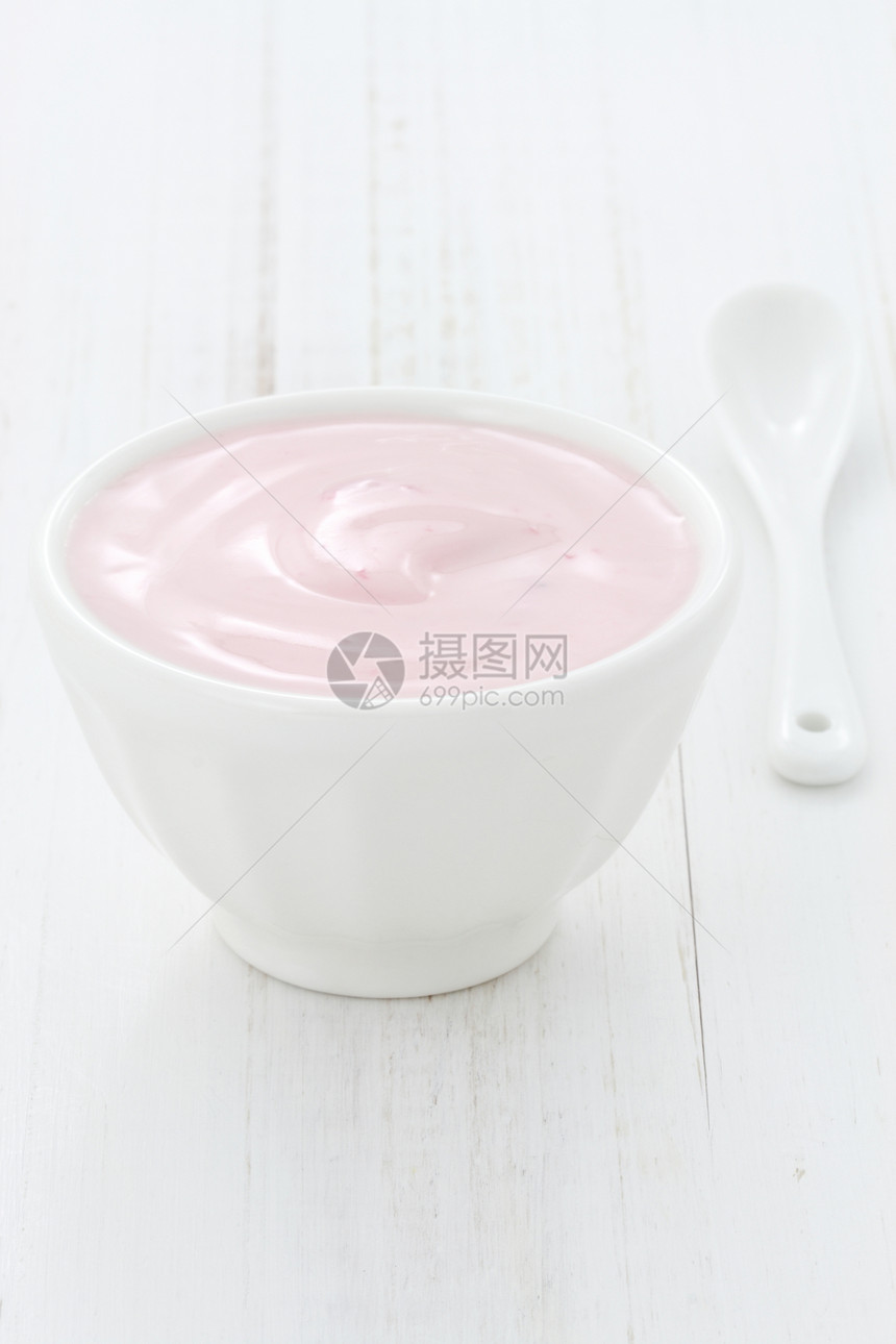 新鲜草莓酸奶牛奶玻璃奶制品勺子小吃甜点冰淇淋奇异果圣代食物图片