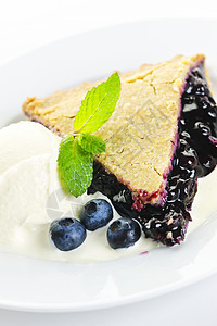 蓝莓派饼切片款待香草甜点盘子奶油白色服务烹饪小吃浆果背景图片