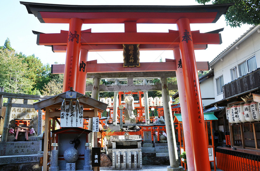 日本京都的神社宗教精神旅游小路入口橙子信仰木头地标旅行图片