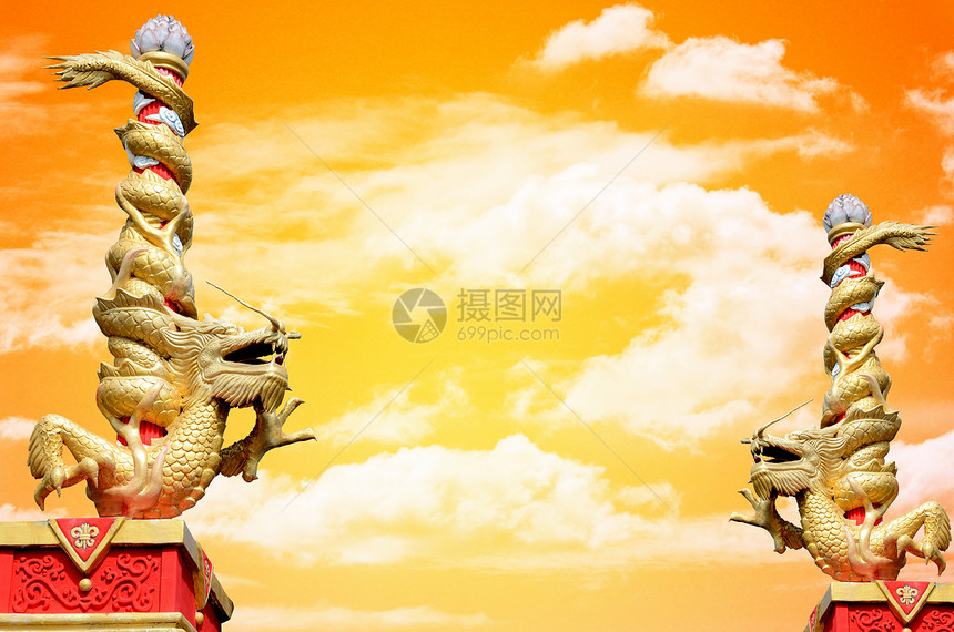 龙神雕像卷起柱形 有日落的天空背景柱子信仰金子艺术旅行运气偶像空气宗教想像力图片