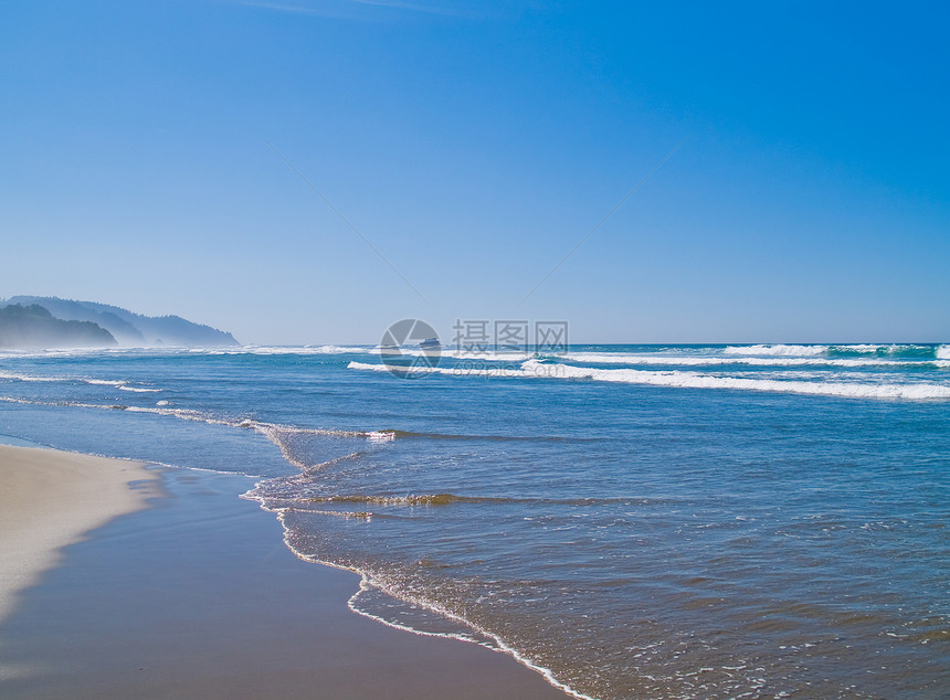 明日阳光明亮的海上海浪海岸编队飞溅海洋天气风暴地面支撑蓝色运动图片