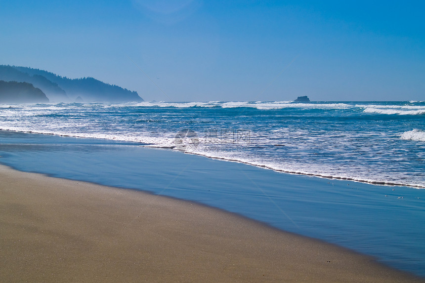 明日阳光明亮的海上海浪海岸海洋飞溅编队泡沫运动假期天气断路器支撑图片