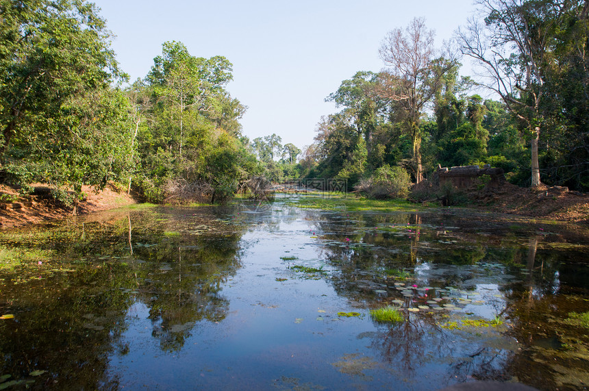 柬埔寨金边巴克亨前面的一条河流寺庙旅游旅行观光图片