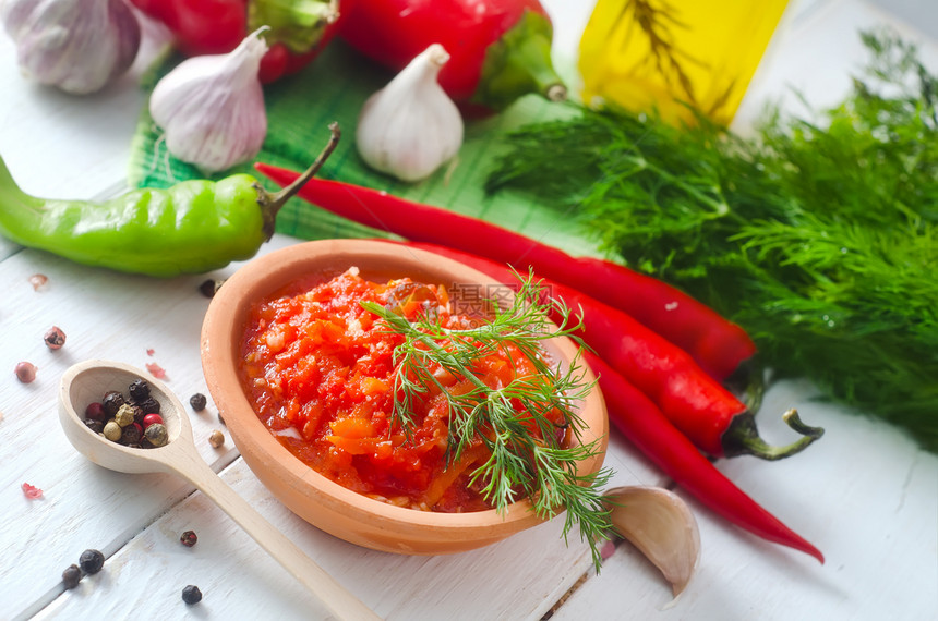 番茄和辣椒新鲜酱美食香料团体植物香味胡椒蔬菜烹饪玻璃食物图片