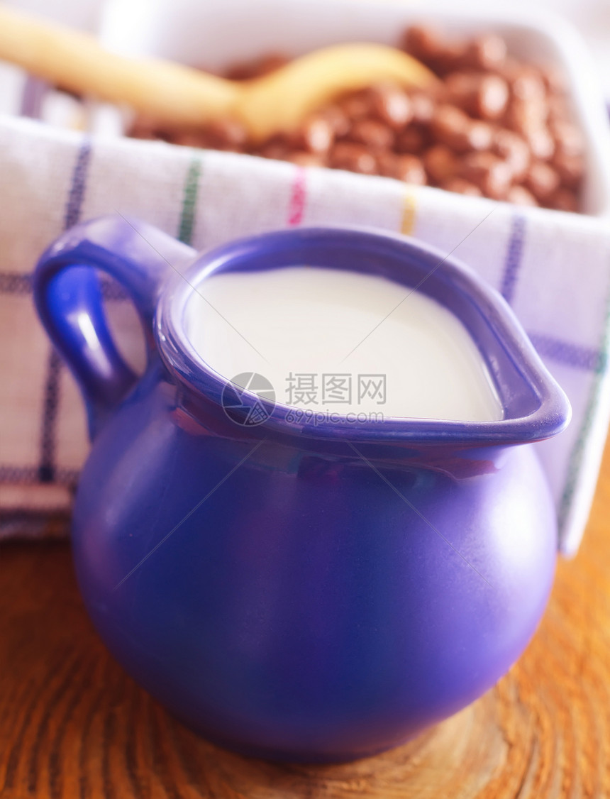 干早餐和罐子里的新鲜牛奶营养糖果蛋糕饮食甜点木头食物勺子小吃烹饪图片