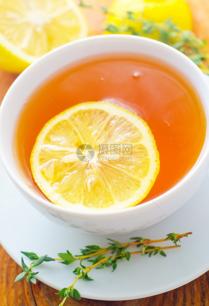 白杯里加柠檬的清茶早餐香气兴奋剂刺激百里香树叶竹子饮料液体陶器图片