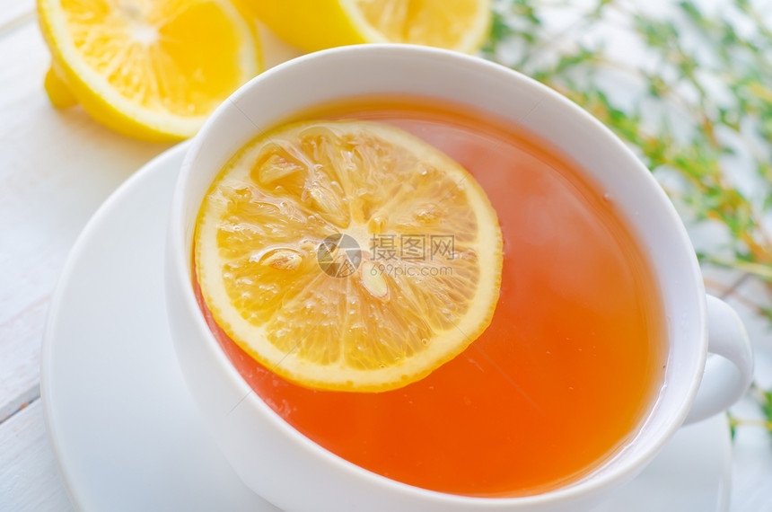 白杯里加柠檬的清茶兴奋剂黏土刺激早餐陶器飞碟百里香饮料树叶液体图片