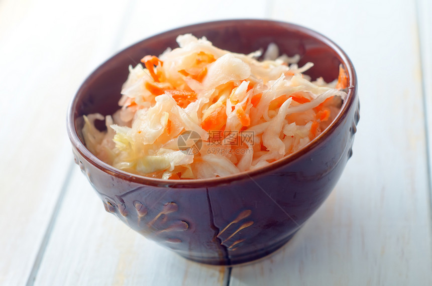 沙拉加卷心菜和胡萝卜食物服务沙拉白色营养香菜用具色拉蔬菜小吃图片